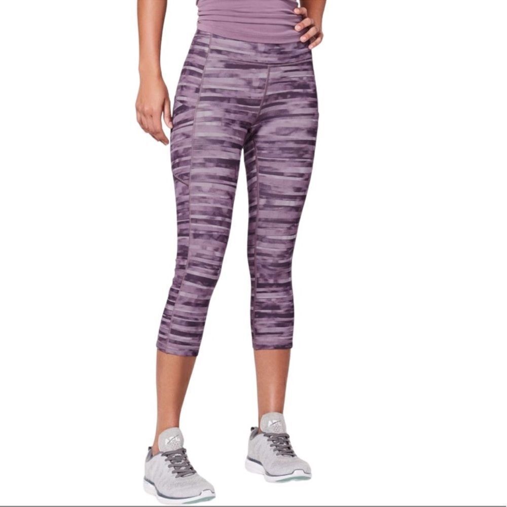 Lululemon Speed Up Crop 21" in Shadowed Smoked Mullberry Size 6